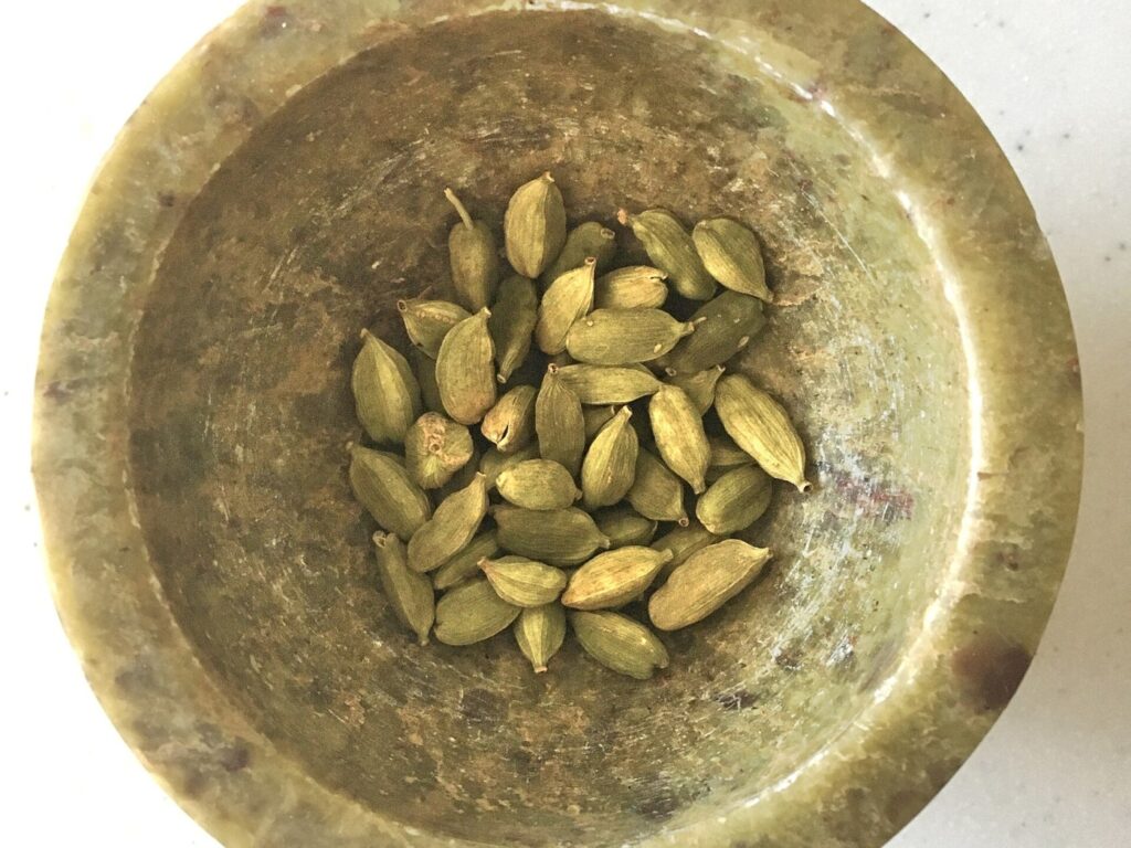 Green cardamom pods